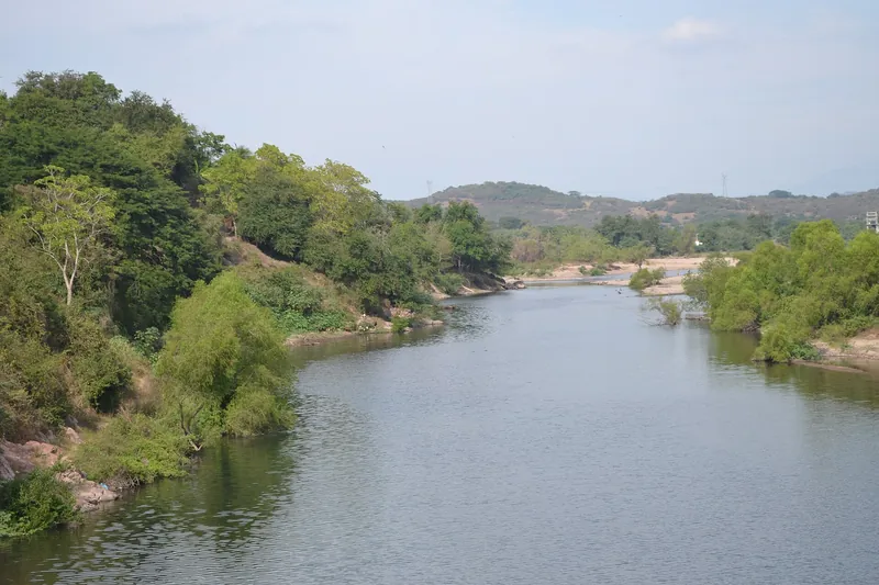 El río Acaponeta desde el puente del ferrocarril