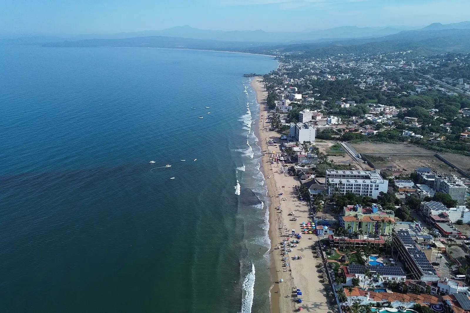 La playa de Rincón de Guayabitos, en la bahía de Jaltemba