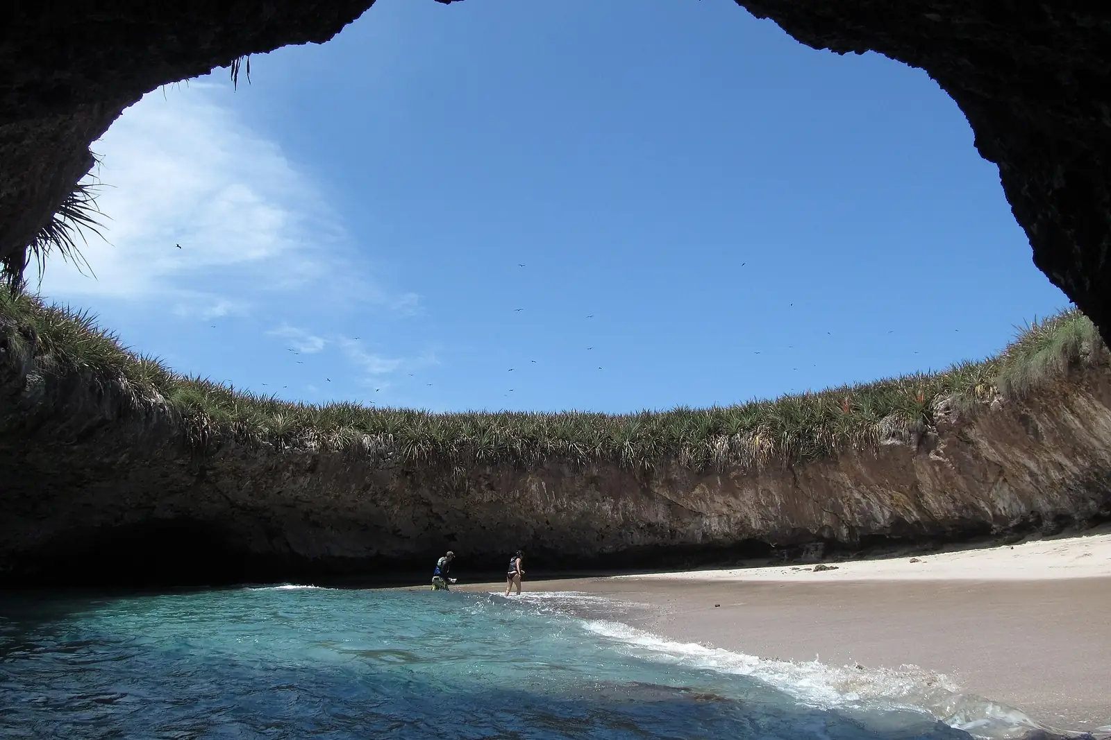 La Playa del Amor, dentro del socavan de la isla Redonda