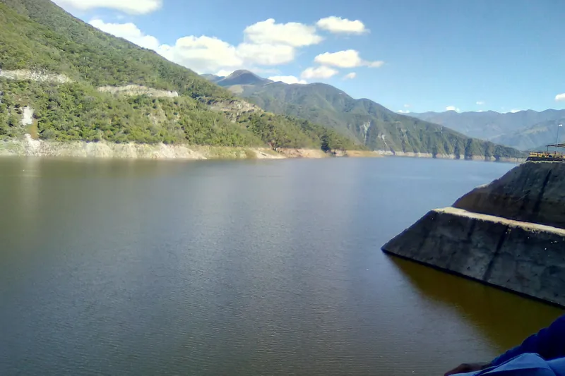 El embalse sobre el río Grande de Santiago
