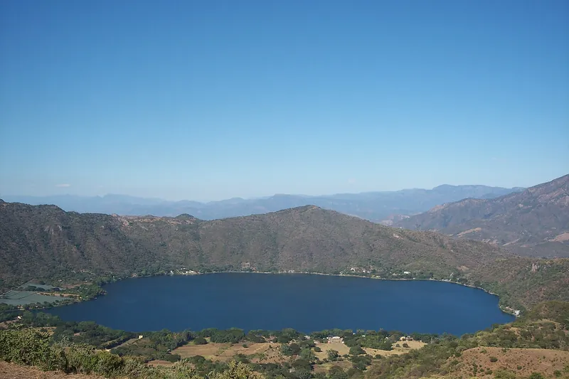 Las aguas de la laguna, que cambian de color con las estaciones